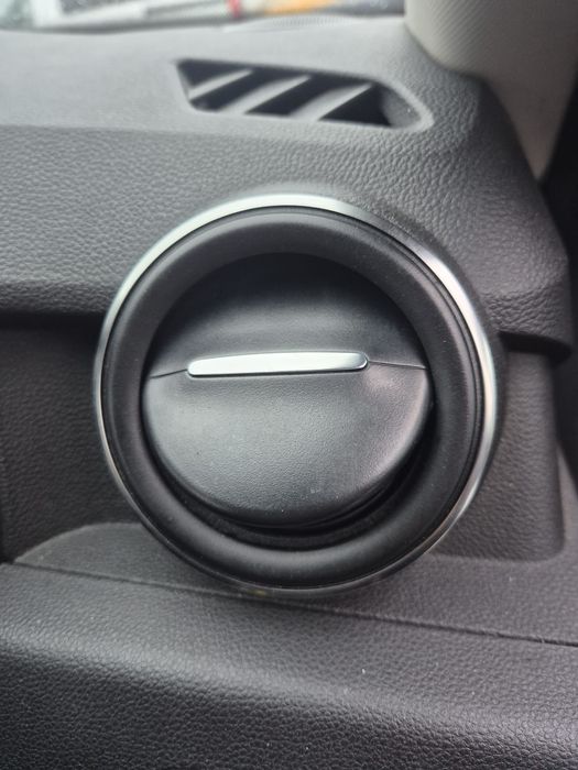 Guri ventilație gama Dacia