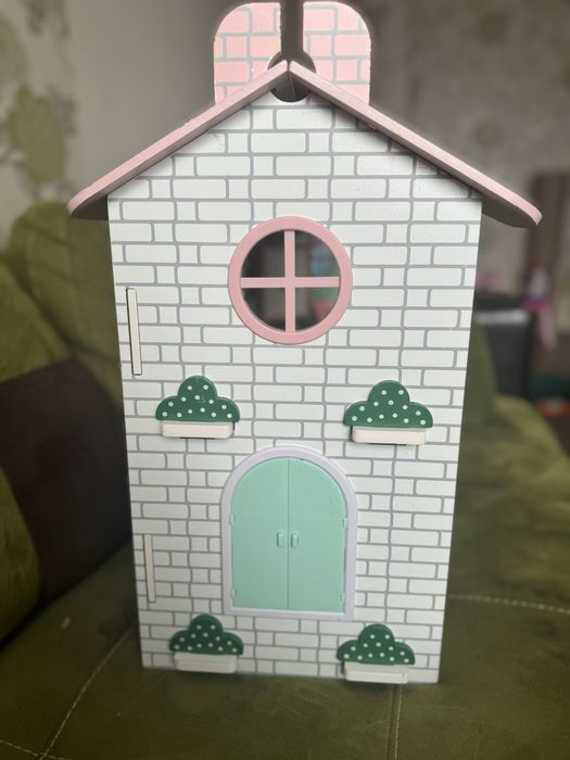 Дървена къща за кукли