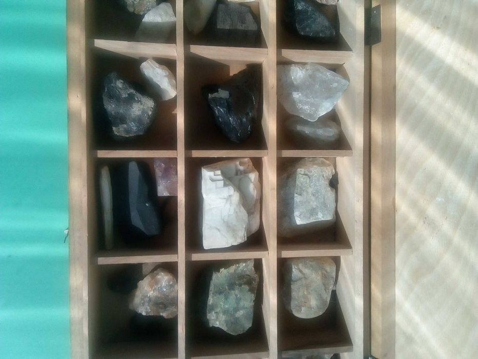 Сбирка,Учебна,Геоложка,Скални,Породи