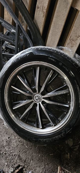 Продам  комплект резины с дисками