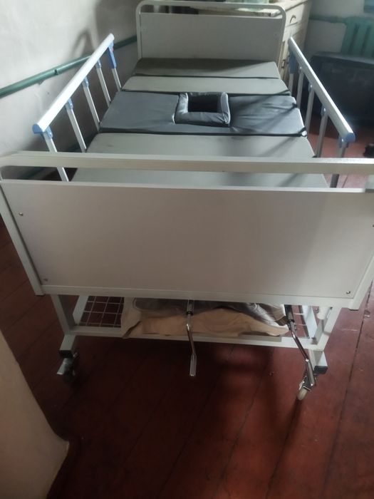 Медицинская кровать