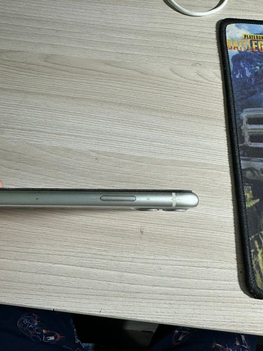 iPhone 11 в идеальном состоянии