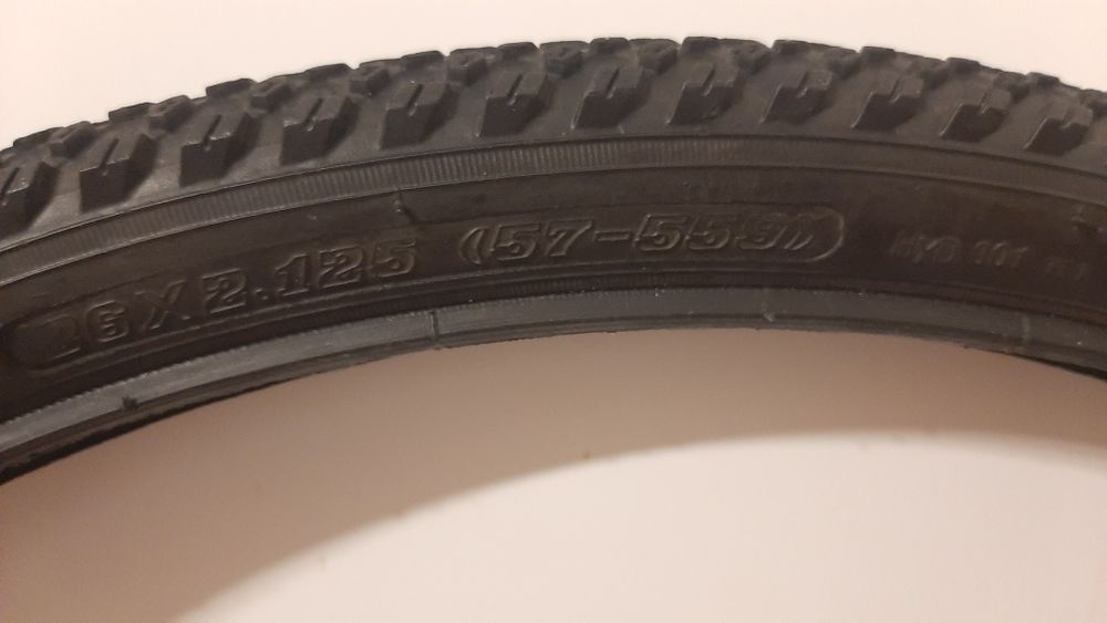 Покрышка, сиденье,подножка для велосипеда.