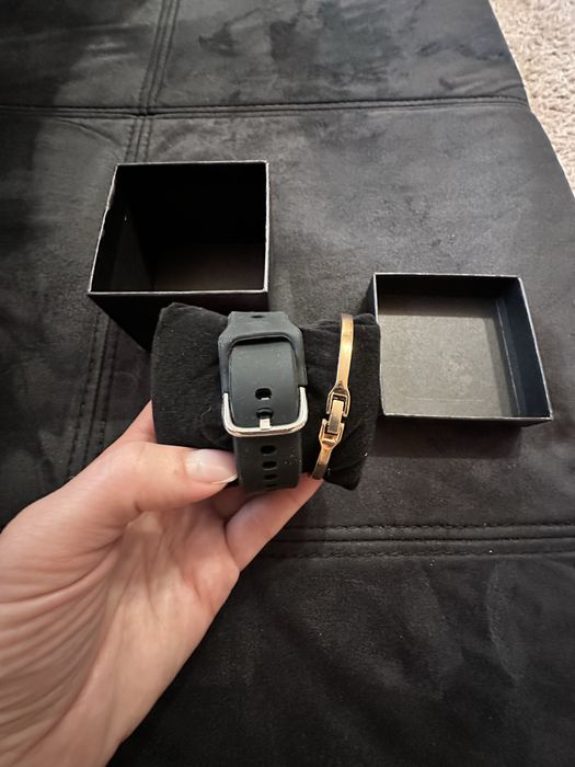 Елегантен дамски часовник с гривна