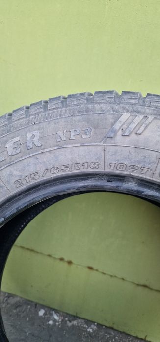 Шины зимние б/у  фирма MAXXIS