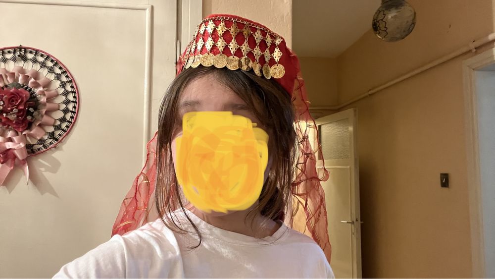 Жилетки, головной убор