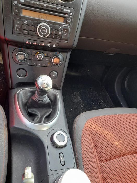 Vând Nissan Qashqai 2.0 Benzina- 141 CP