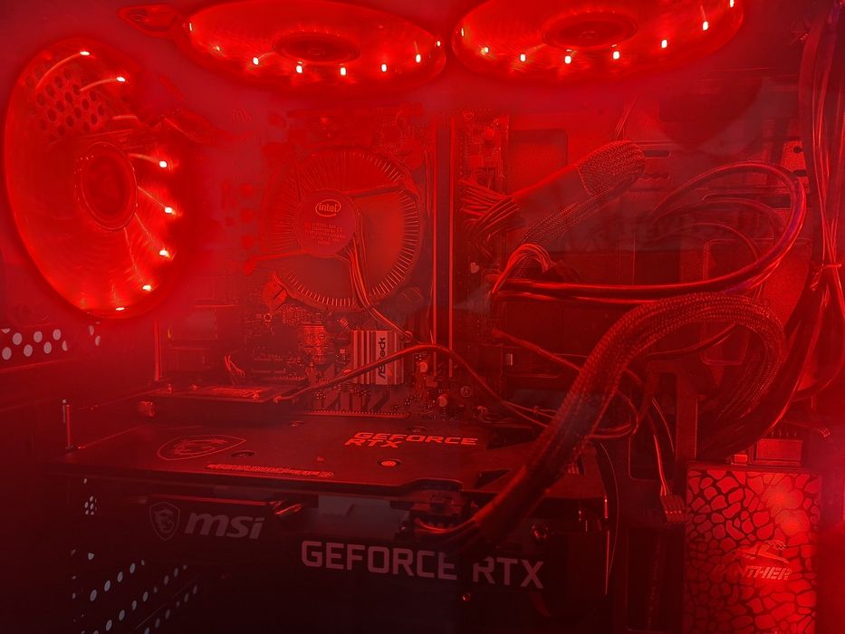 Vând Sistem Desktop PC Gaming