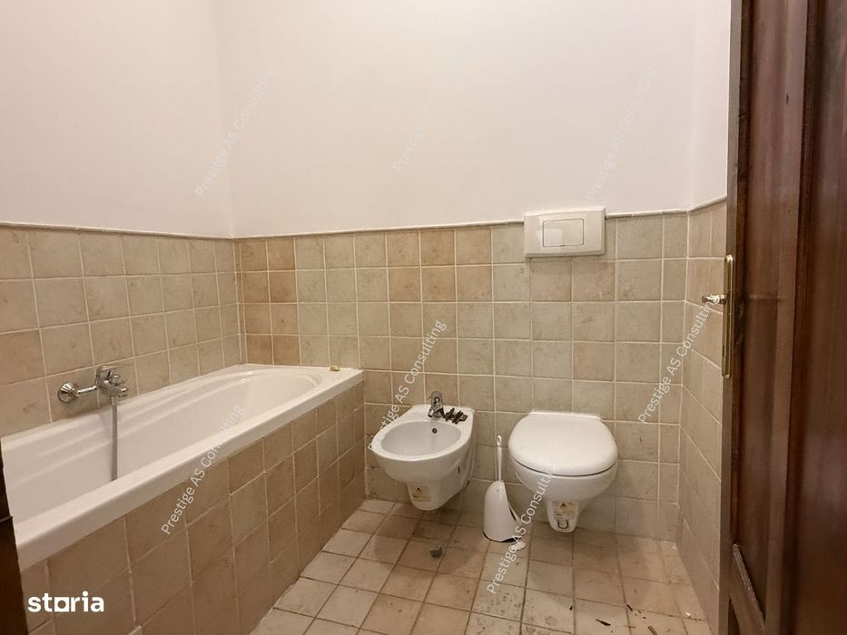 Apartament Patrimonial 150 mp | Balcon cu vedere directa spre Piata Vi