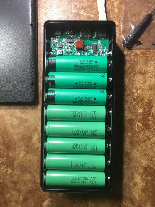 Power Bank 50000mAh+с беспроводной зарядкой и съемными аккумуляторами