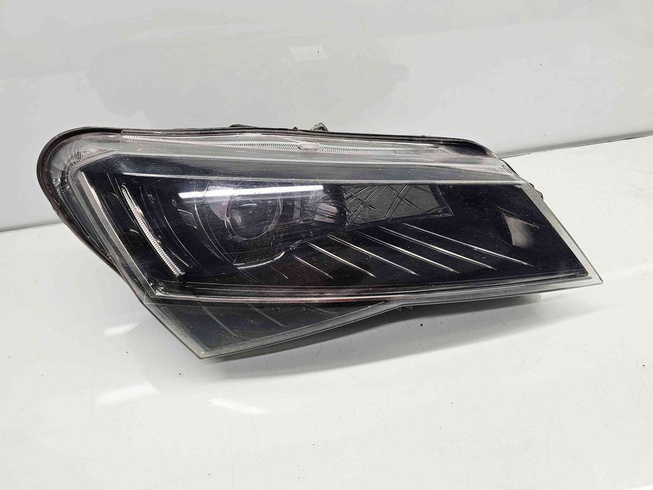 Far dreapta Skoda Superb III Combi (3V5) [Fabr 2015-2024] 3V2941016A