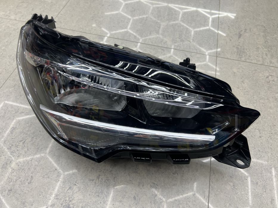 Десен фар Opel Corsa F