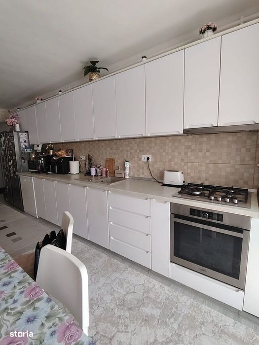 Vanzare Apartament 3 camere semidecomandat, 59 mp, Florilor