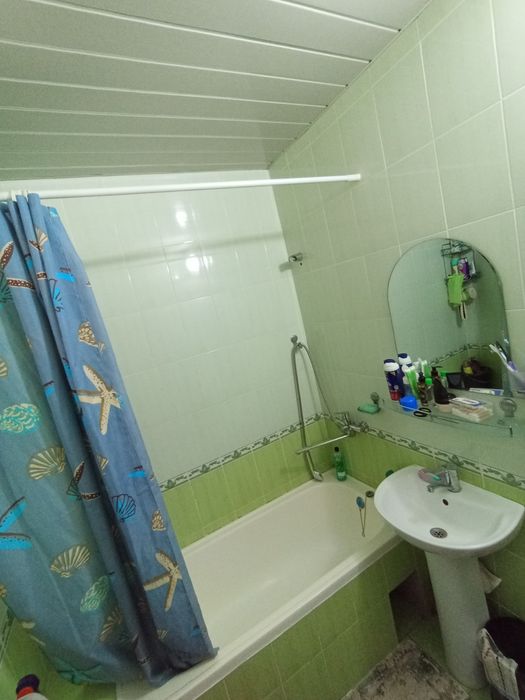 Guliston shahar Axilik maxalada 3× xonalik Dom sotiladi.