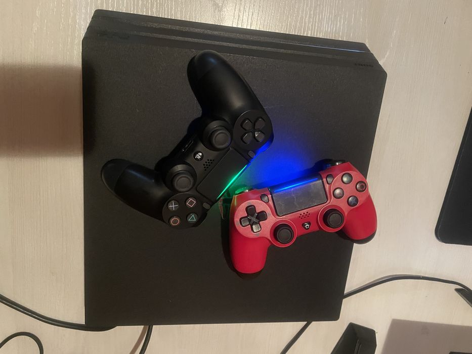 Playstation 4 pro плюс два геймпада