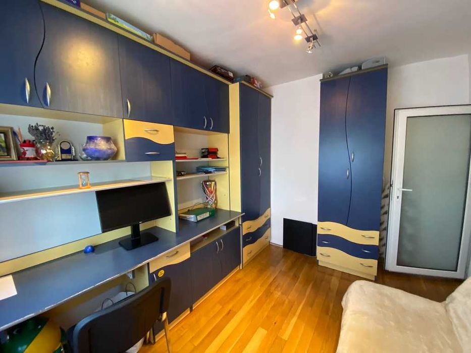 Mobila tineret PAL albastru cu galben + Raft de colt + Plafoniera