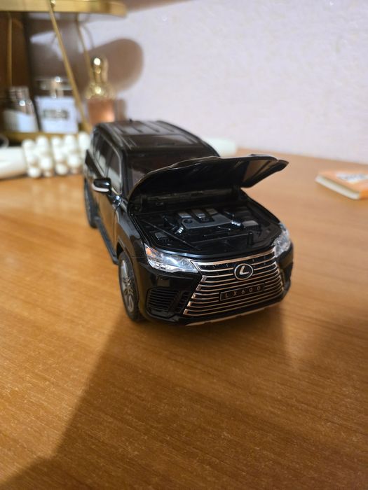 Продам модельку Lexus  lx600