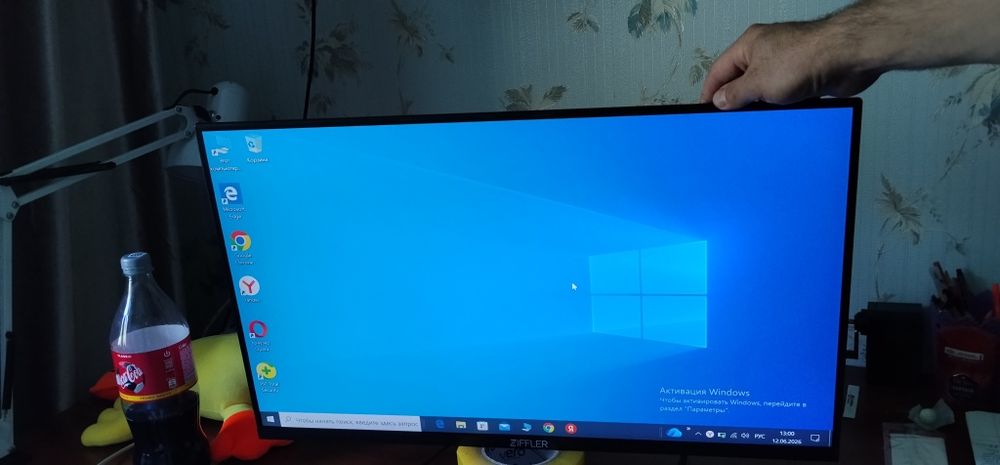 Продам  монитор zifler Full HD,ножка отсутствует,к нему же кронштейн