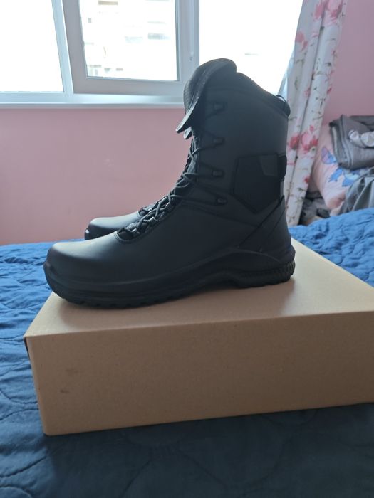 Чисто нови полеви обувки