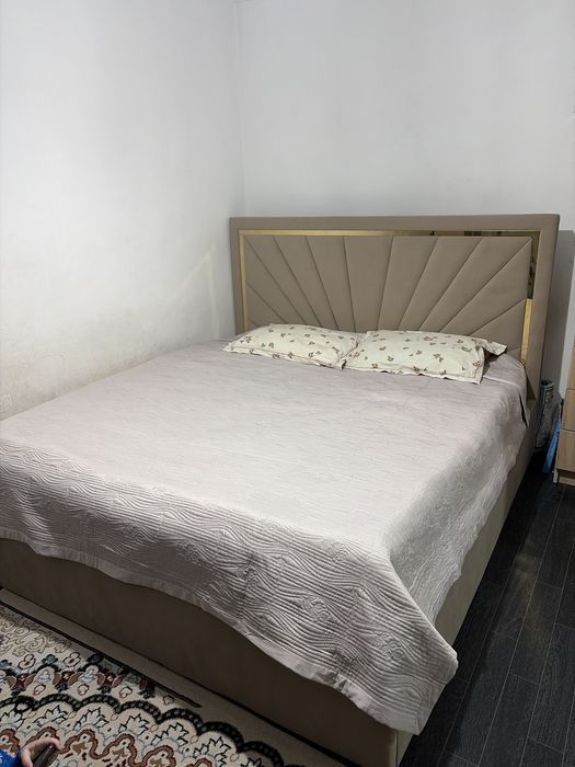 Продам кровать с матрасом