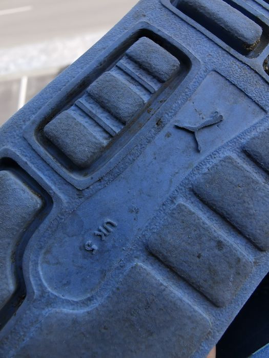 Adidași Puma marimea 5 U. K cu gaurele