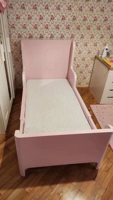 Детско легло и шкафче от Икеа