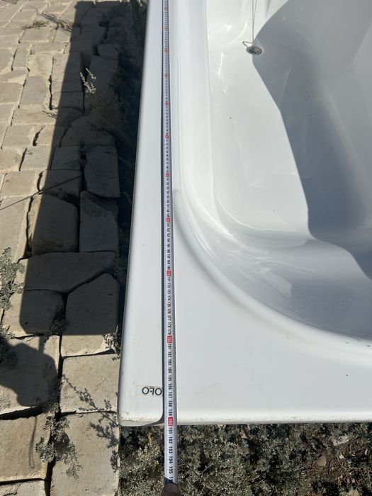 Продается ванна акриловая