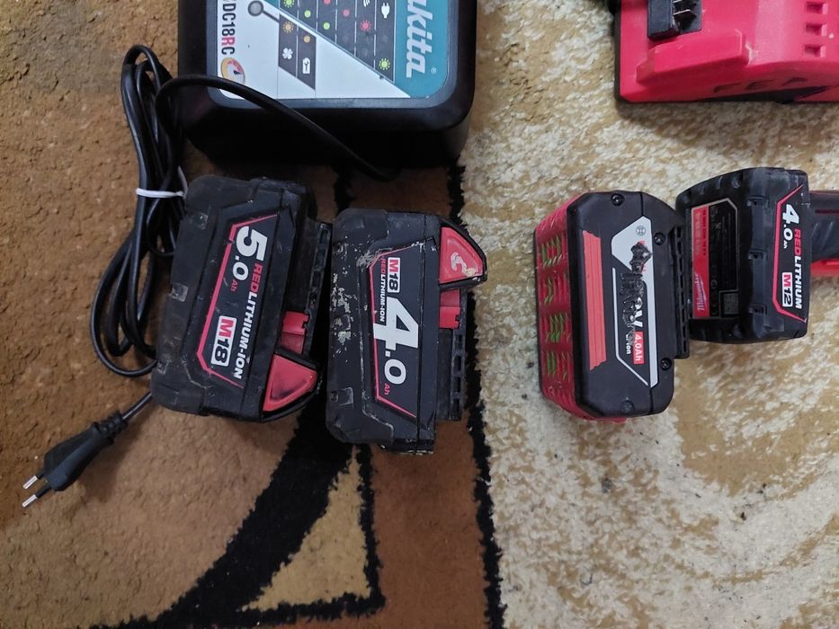 Încărcător makita,milwaukee și acumulatori