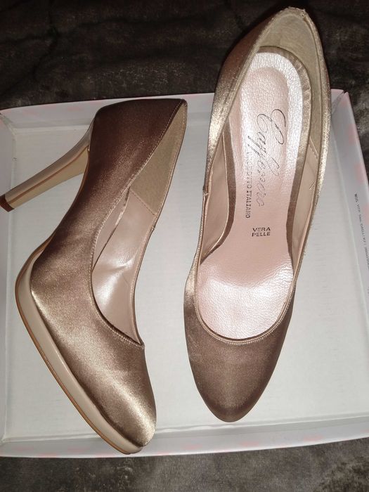 Pantofi noi bej-auriu cu toc subțire nr. 37