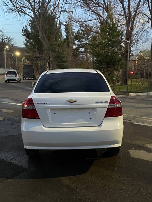 Srochno sotiladi Zor sostoyaniyada nexia 3 AT