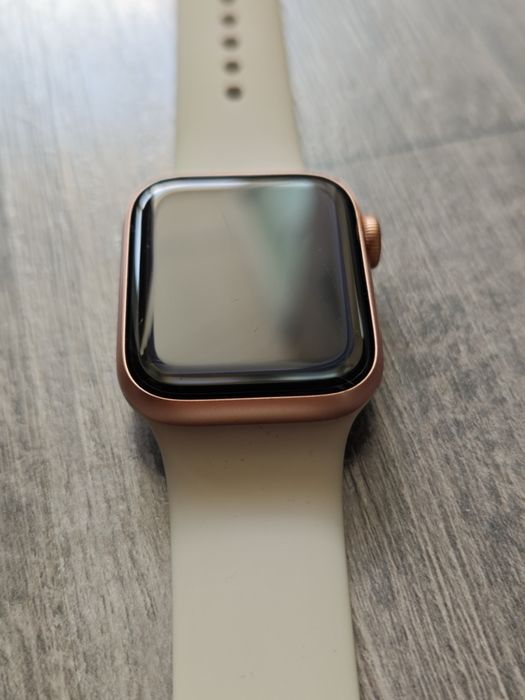 Apple Watch SE 40mm starlight