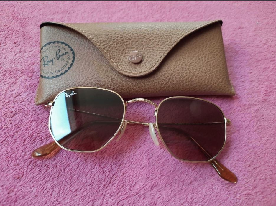 Чисто нови слънчеви очила Ray-Ban
Hexagonal