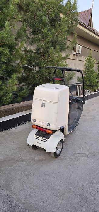 Продам скутер хонда Canopy в хорошем состоянии