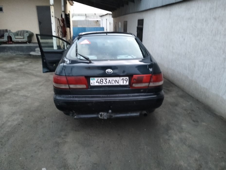 Срочно продам таета карина