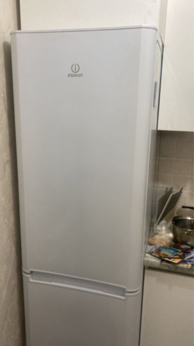 Срочно продам холодильник Indesit