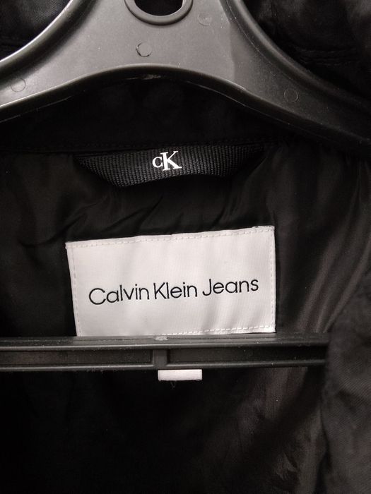 Продам бомбер на весну Calvin Klein