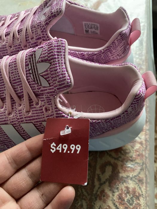 Женские кроссовки