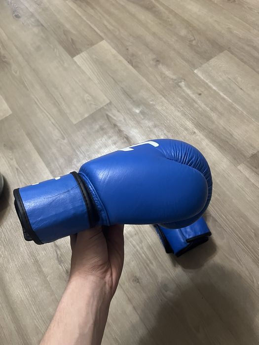 продам боксерские перчатки