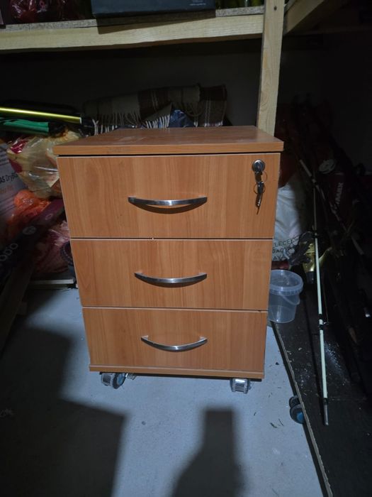 Продам тумбочки для офиса