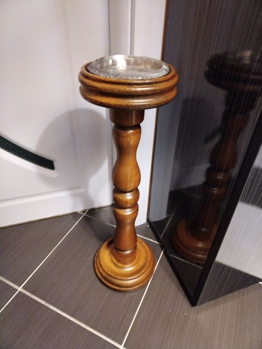 Дъбов пепелник колона