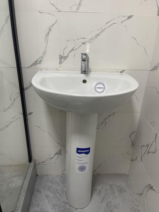 Раковина с пьедисталом Белая