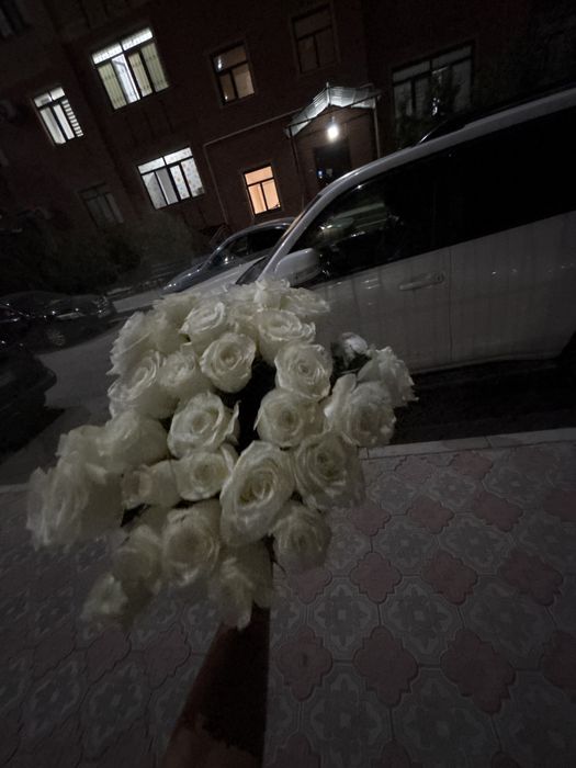 Белые розы 35 шт
