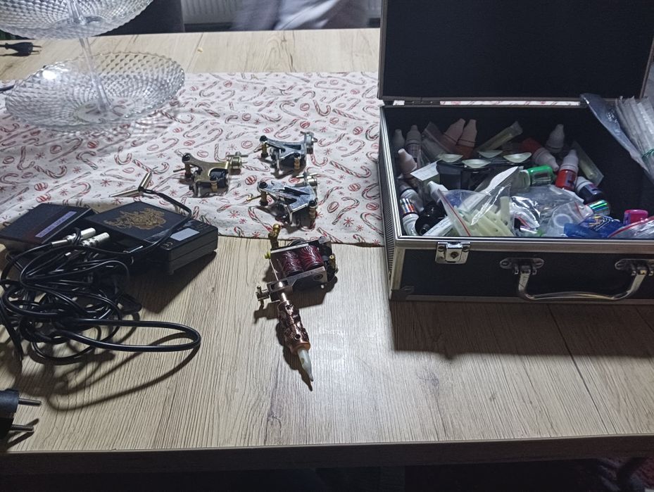 Mașina de tatuat noua