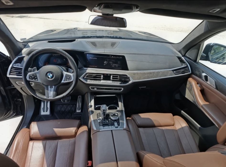 BMW   X7    M40i