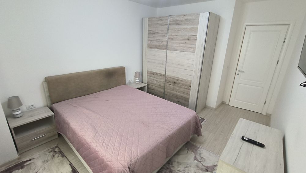 Proprietar închiriez apart 2 cam  bloc nou