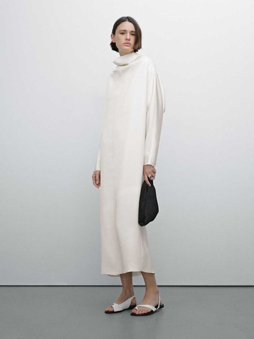 249 euro Massimo Dutti rochie midi ivory alb-crem pe gat maneci lungi