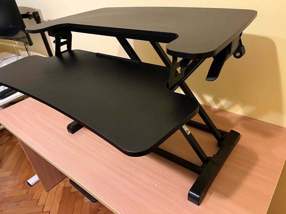 Стойка за работа в изправено положение / регулируема стойка за бюро