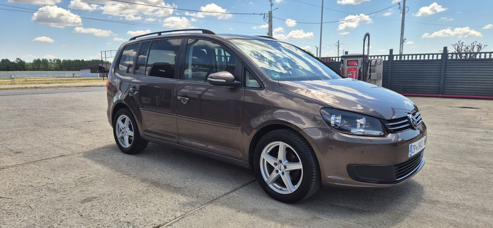 VOLKSWAGEN Touran