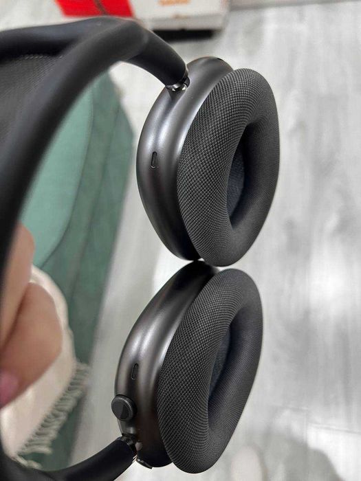 AirPods Max (2020 год)
