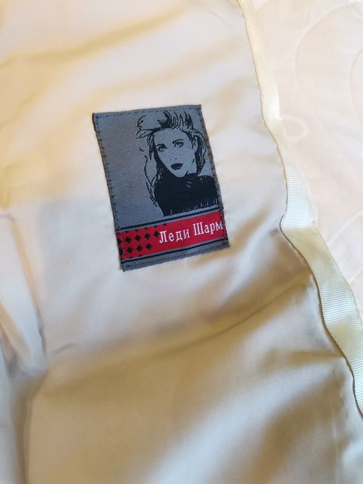 Женская куртка из кожи.